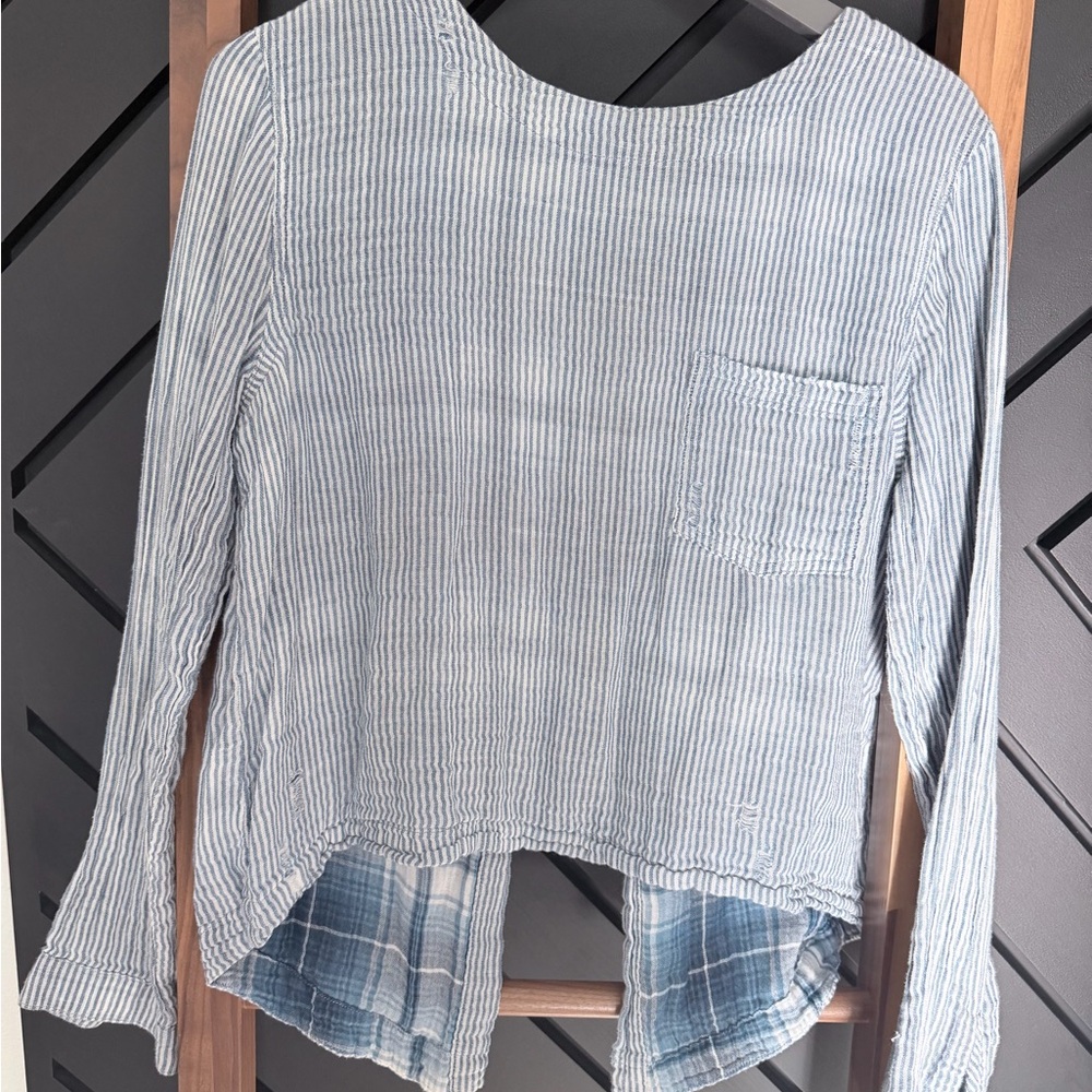 cloth & stone from Anthropologie long sleeve Striped/plaid Top w Label Detail